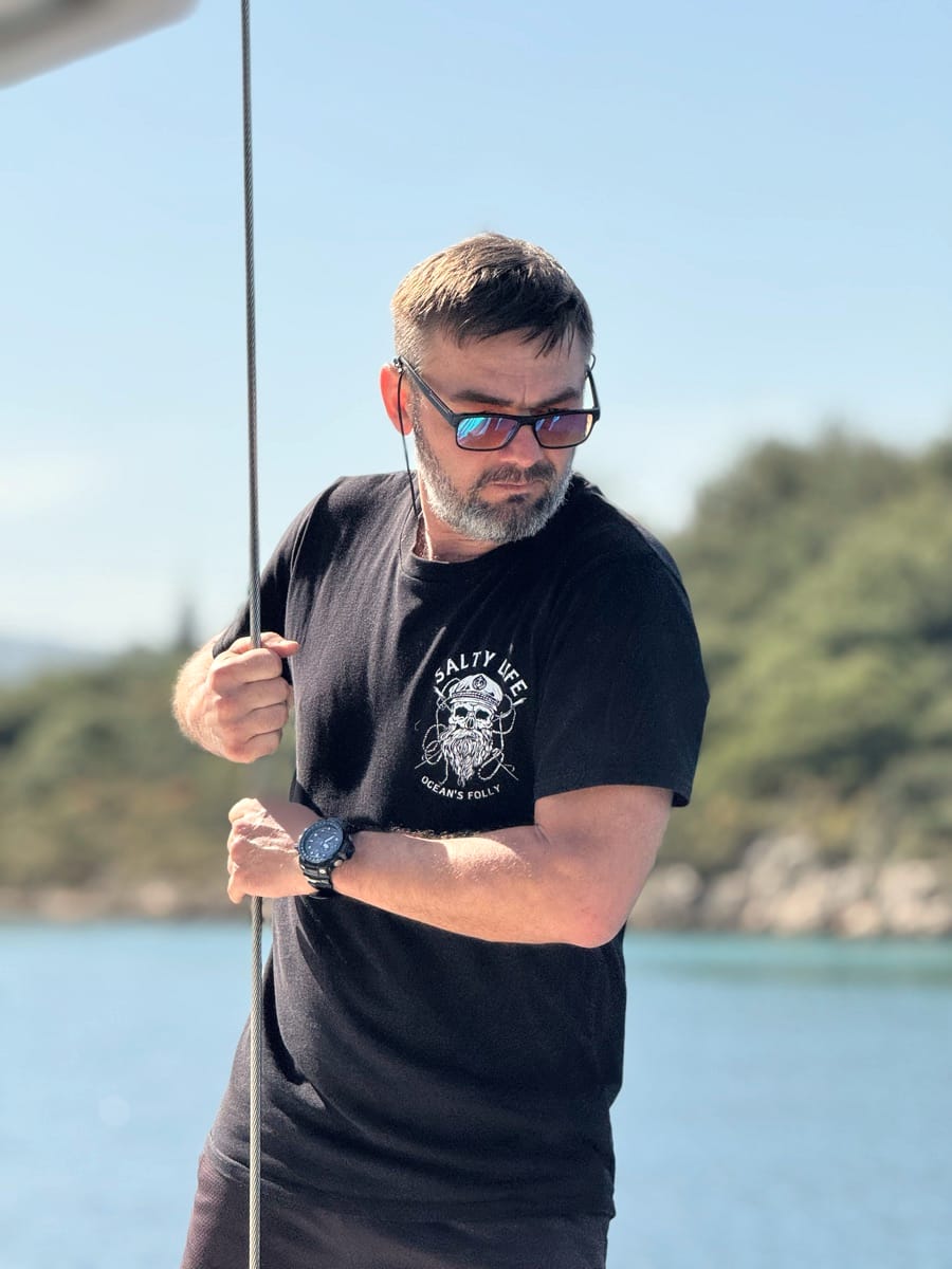 Капитан яхты Tour Sailing